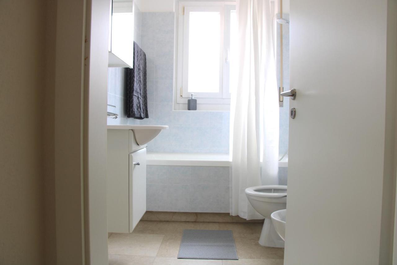 Cozy Apartment With Free Parking & Close To Lake Lugano Luaran gambar