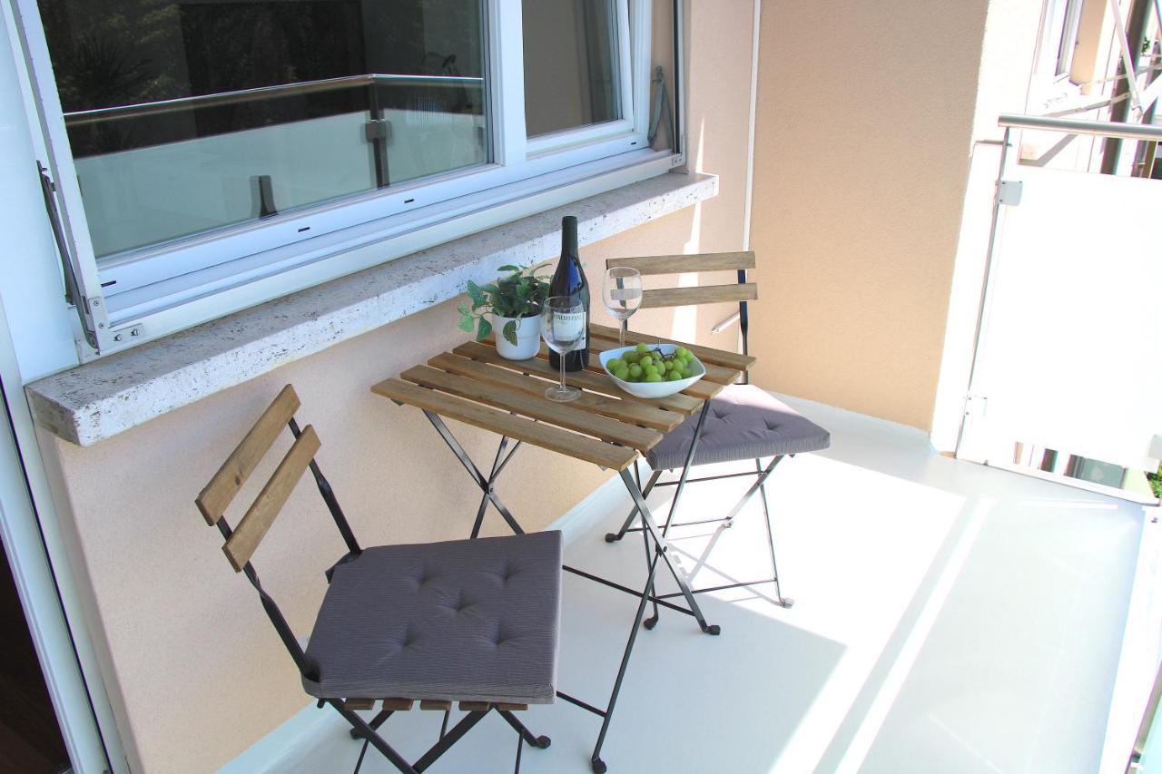 Cozy Apartment With Free Parking & Close To Lake Lugano Luaran gambar